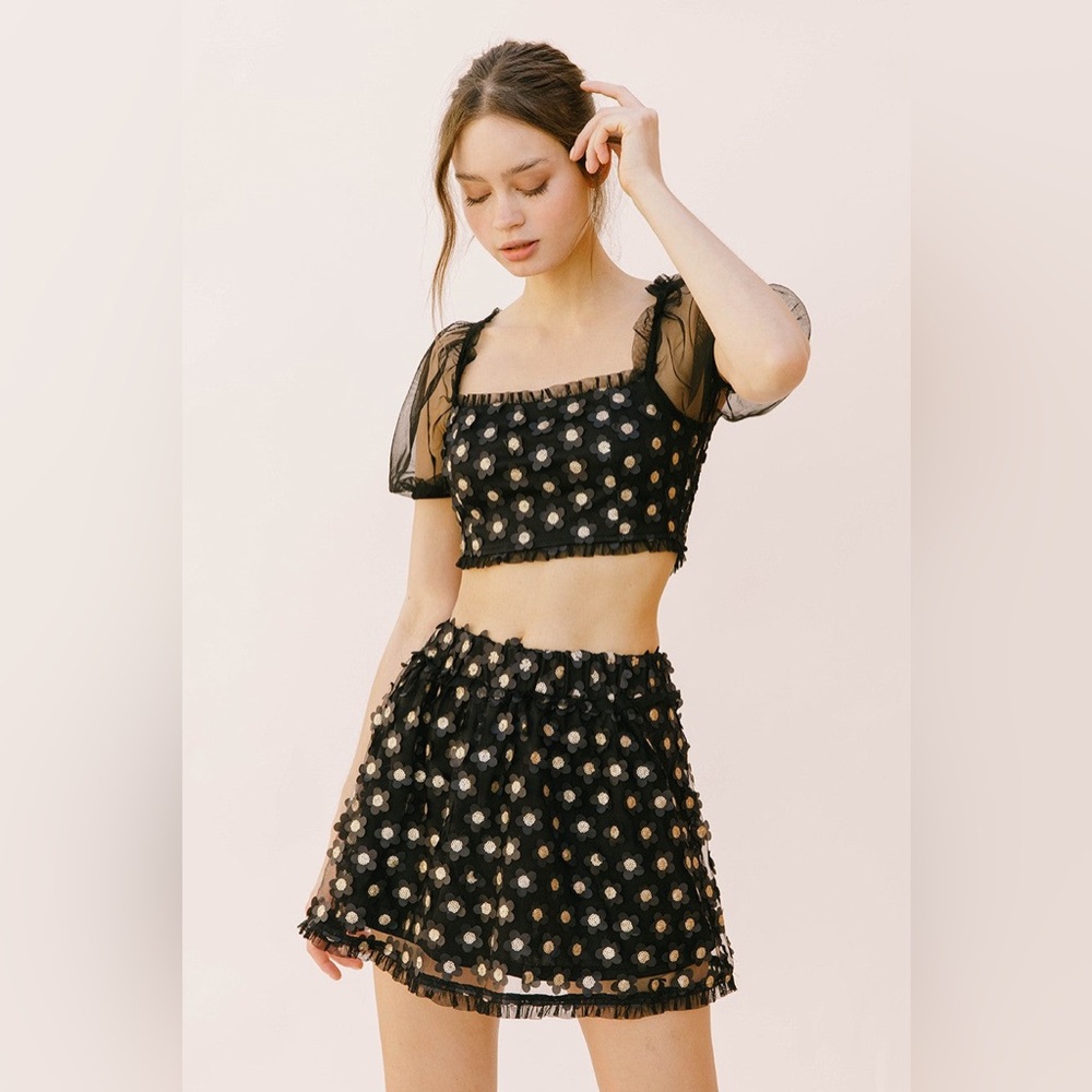Black Sequin Daisy Crop Top & Mini Skirt Set - Picture 4 of 11